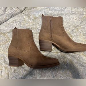 New Never Worn Western Style Booties-Mocha Faux Suede Size 8